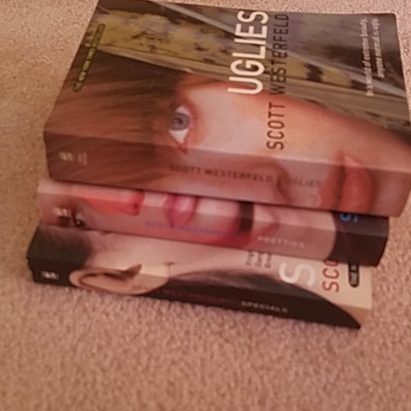 Uglies series 1st 3 book uglies specials extras - Picture 2 of 3